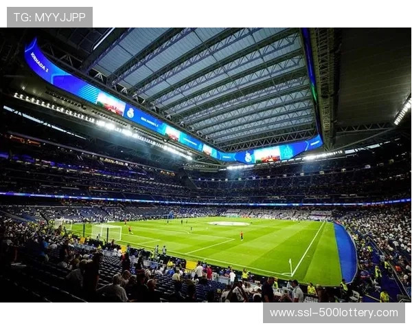 皇马伯纳乌看台致敬摩纳哥球迷,欧冠友谊精神彰显 皇马伯纳乌看台致敬摩纳哥球迷,欧冠友谊精神彰显